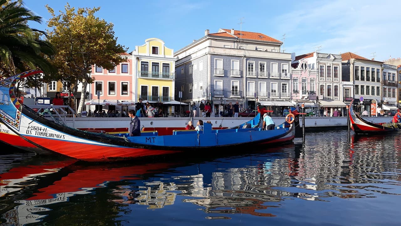 Aveiro & Costa Nova tour from Porto